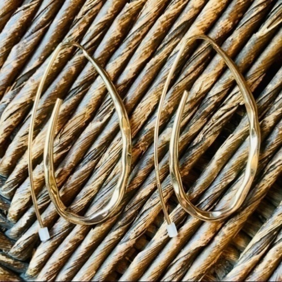 ✨✨Free Form Gold Tone Hook On Hoops ✨✨ - Picture 2 of 5